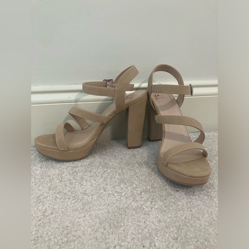 Women’s Nude Heels Delicious brand size 6.5